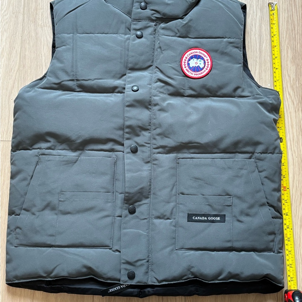 New Canada Goose Dark Quilted Down Vest with Logo Patch - Picture 3 of 6